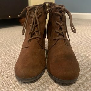 8M brown (auburn) wedge booties!